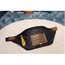 Louis Vuitton M45220 Discovery bumbag in Monogram Eclipse canvas Louis Vuitton M45220 Discovery bumbag in Monogram Eclipse canvas