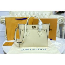 Louis Vuitton M55802 On My Side MM tote bag in Beige Nappa Softy leather Louis Vuitton M55802 On My Side MM tote bag in Beige Nappa Softy leather