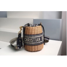 Christian Dior Mior Wicker bucket bag in Blue Dior Oblique Jacquard and Natural Wicker Christian Dior Mior Wicker bucket bag in Blue Dior Oblique Jacquard and Natural Wicker