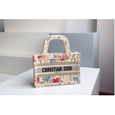 Christian Dior Sini dior book tote Bag in Beige Multicolor Dior Hibiscus Embroidery Christian Dior Sini dior book tote Bag in Beige Multicolor Dior Hibiscus Embroidery