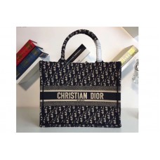 Dior Book Tote ag in blue Dior Oblique embroidered canvas Dior Book Tote ag in blue Dior Oblique embroidered canvas