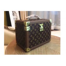Louis Vuitton M21208 Beauty Case in Monogram Canvas Louis Vuitton M21208 Beauty Case in Monogram Canvas